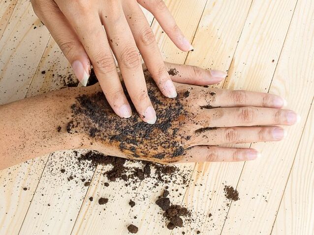 Hand peeling with salt and coffee