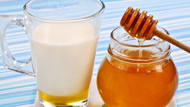 Kefir with honey for rejuvenating treatment of hand skin